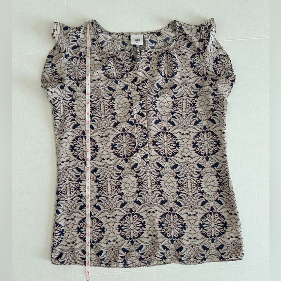 CAbi Women's Cream Blue Damask Flutter Short Sleeve Blouse Small #3074 - Picture 5 of 14